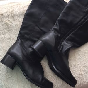 Black Leather Boots with Chunky Heel